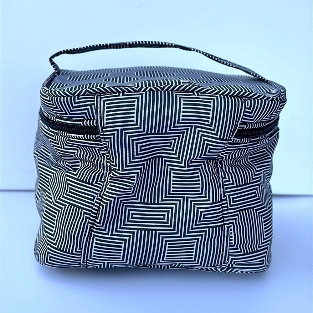 Jujube breastmilk mini cooler bag on the go geo pattern black and white